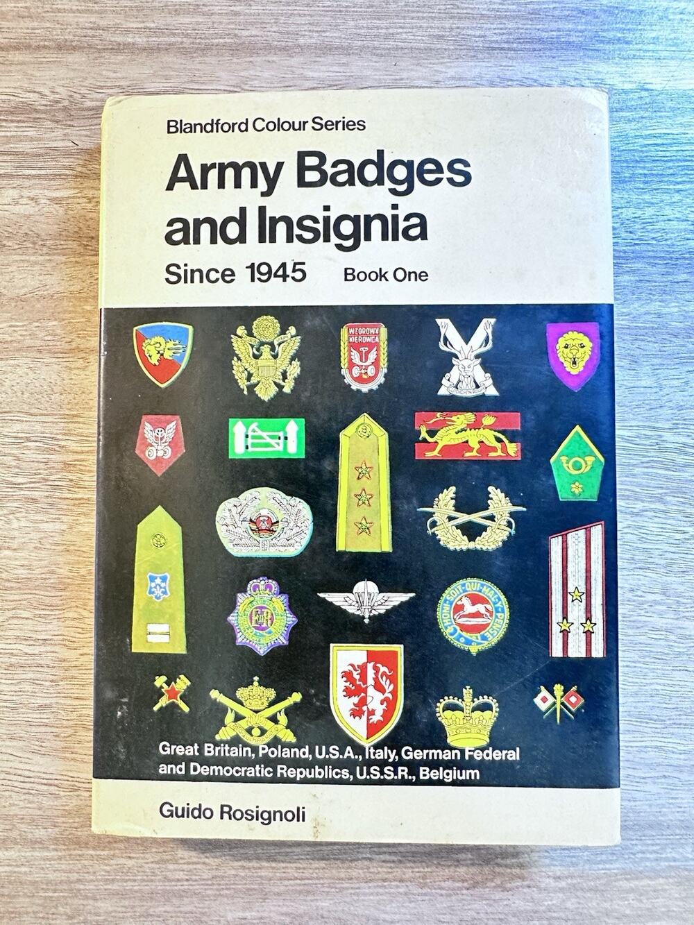 Army Badges and Insignia Since 1945: Book One ~ Guido Rosignoli